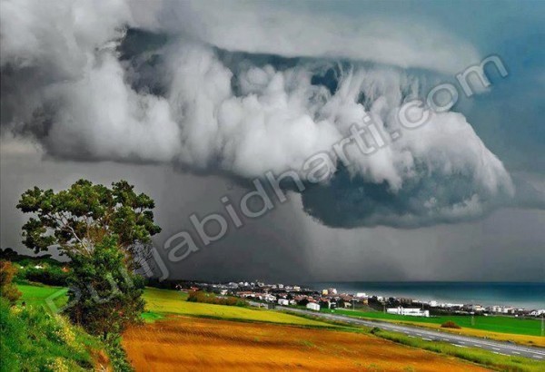 Supercell Thunderstorm Over Ancona, Italy.jpg (83 KB)